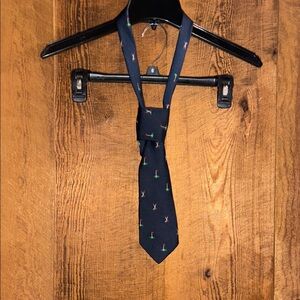 Elegant Navy Tie with Subtle Pattern